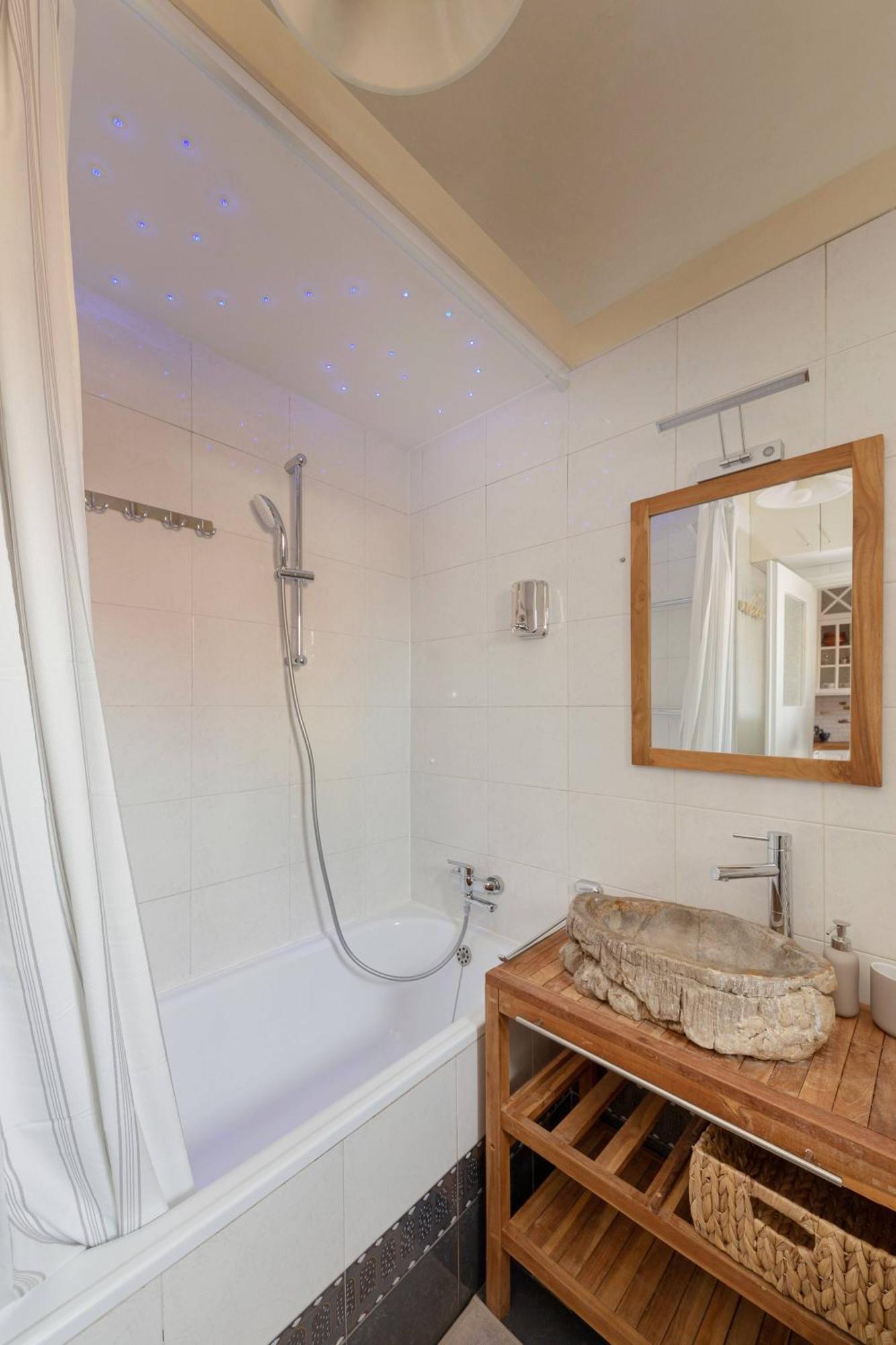 Historical Caserne Apartment Любляна Экстерьер фото