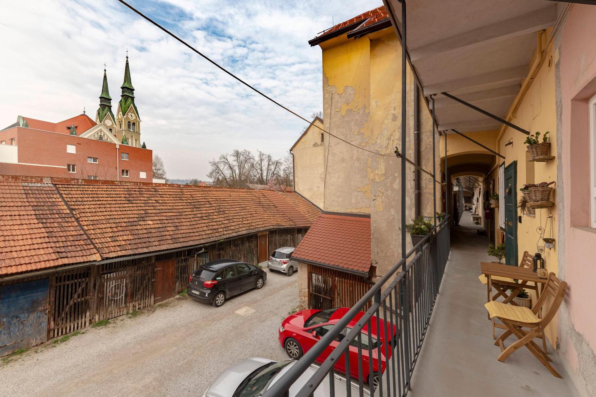 Historical Caserne Apartment Любляна Экстерьер фото
